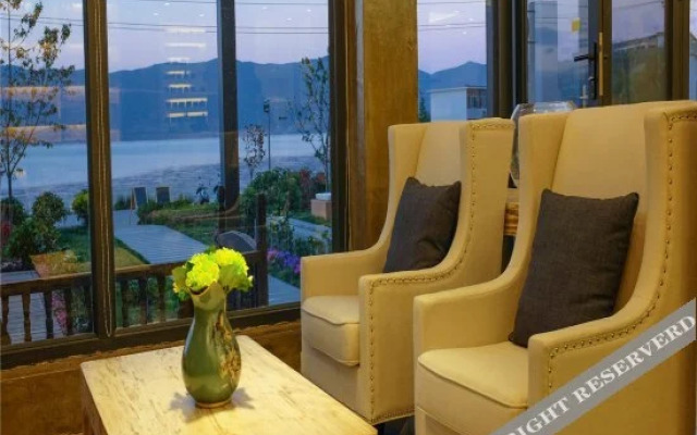 Yinhua Lake View Garden Hotel
