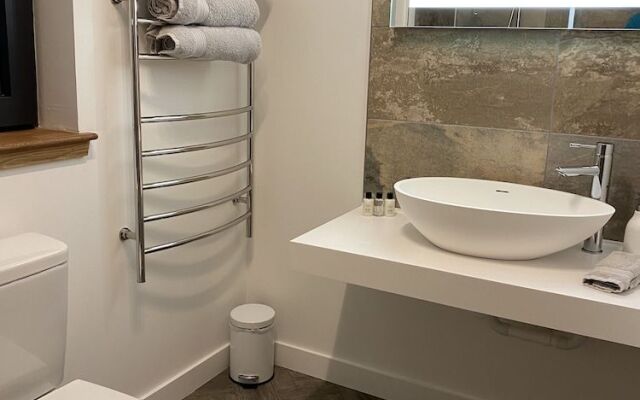 Stones Luxury B&B with hot tub and self-contained rooms