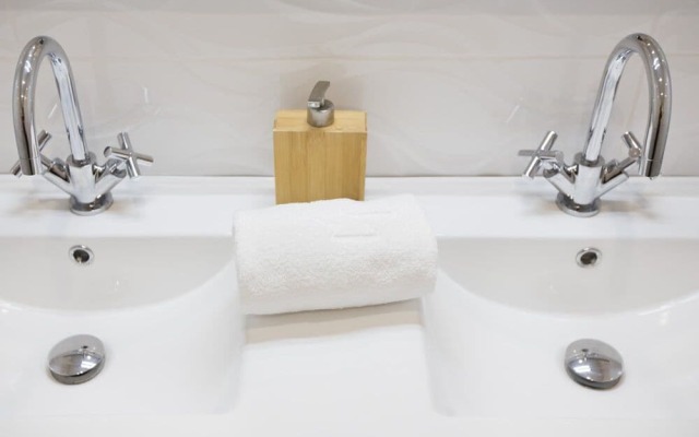 Total Valencia White