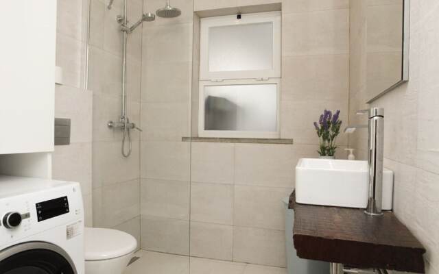 Cushy Apartment with garden in Estoril