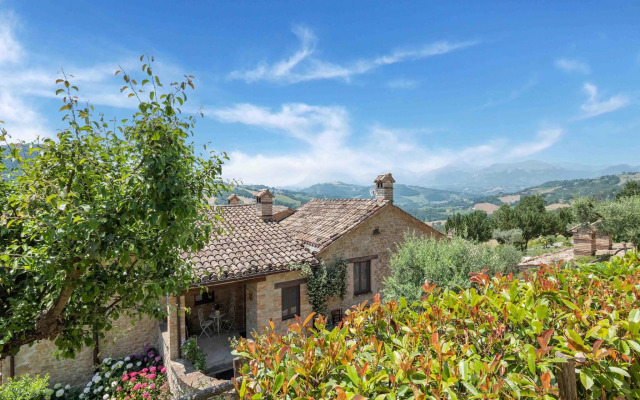 Beautiful studio in Monte San Martino surrounded by nature