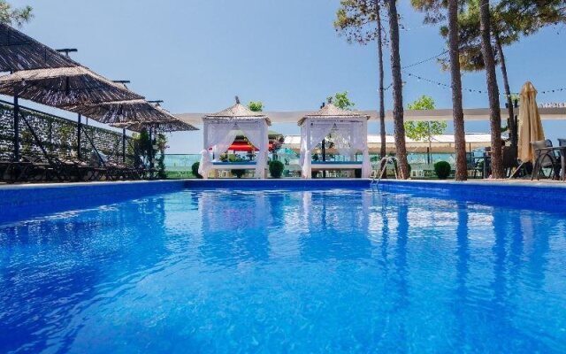 New Akileda Beach Hotel