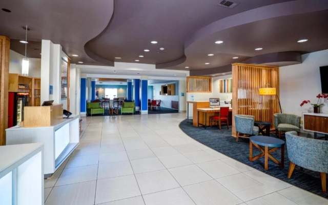 Holiday Inn Express & Suites Winona by IHG