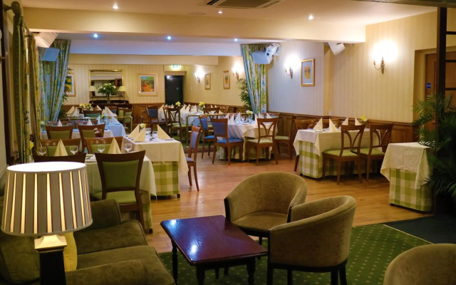 Falcon Hotel