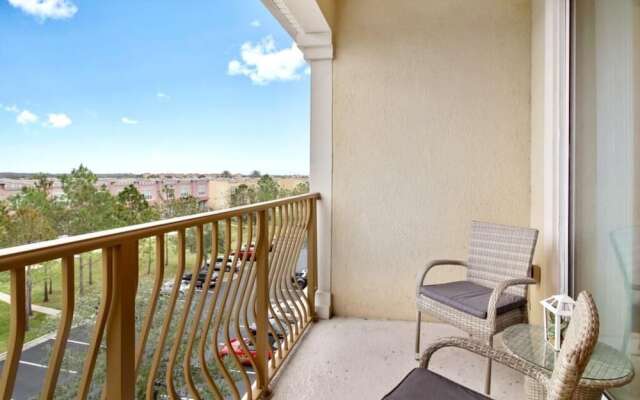 Penthouse Prize. 3 Bedroom Condo by Redawning