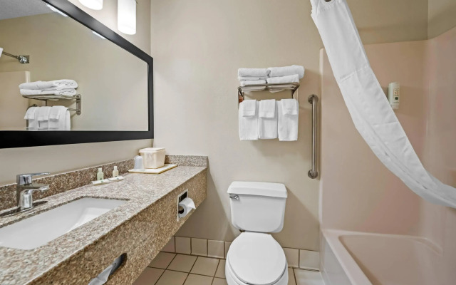 Quality Inn Dubuque on Hwy 20