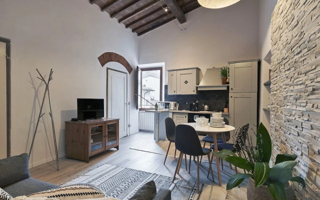 A Few Steps to The Duomo Beautiful 2BD Apt