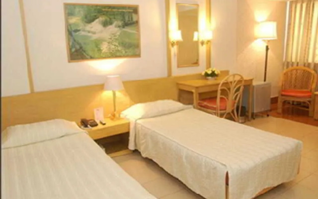 Avion Hotel