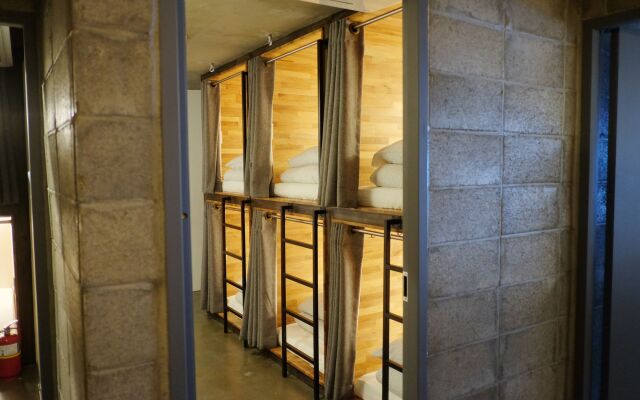 The Cube Hotel - Hostel