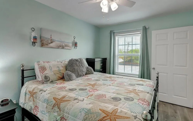 Fisherman's Inn 2 Bedroom Home by RedAwning