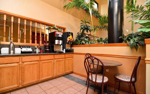 Red Roof Inn & Suites Clinton, MS