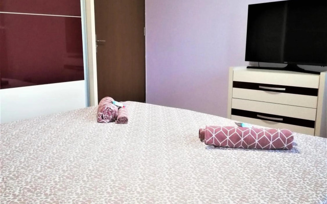 M Apartment aproape de plaja