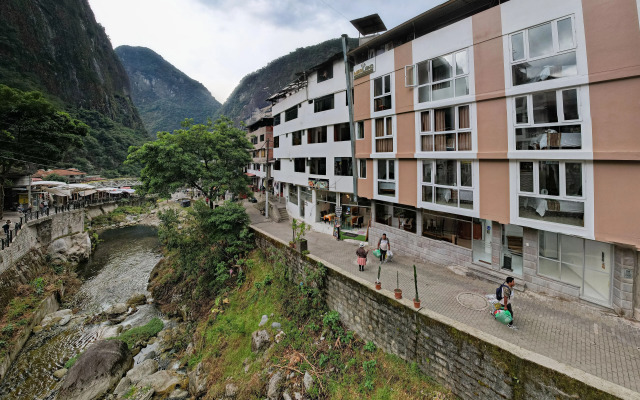 MAPILAND-Hotel Boutique. a unos pasos de la estación de tren y de autobus. Con vista al río y a las montañas