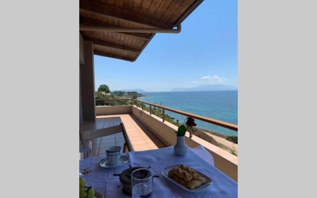 360º suite with endless views to the Ionian Sea