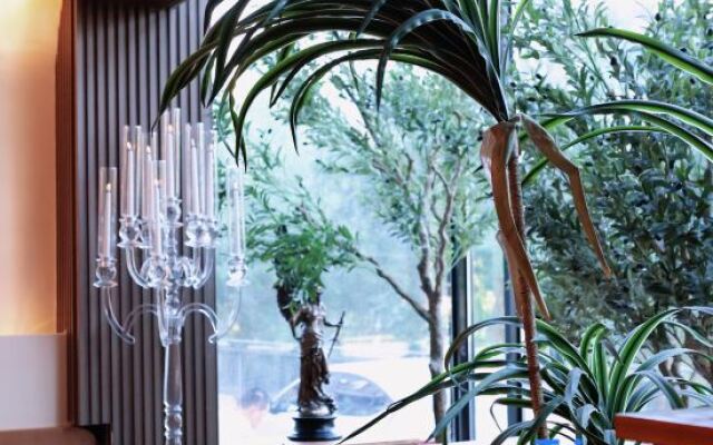 Yilan Garden Hotel (Nanhu Food City Wetland Park Branch)