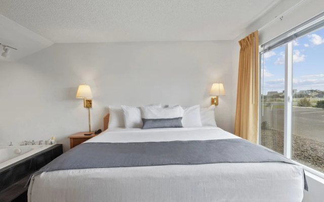 Waldport Bayfront Hotel and Restaurant