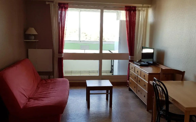 A Functional Apartment- 200 Metres From The Beach!