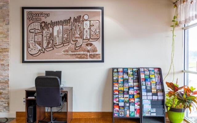 Red Roof Inn Savannah - Richmond Hill/ I-95