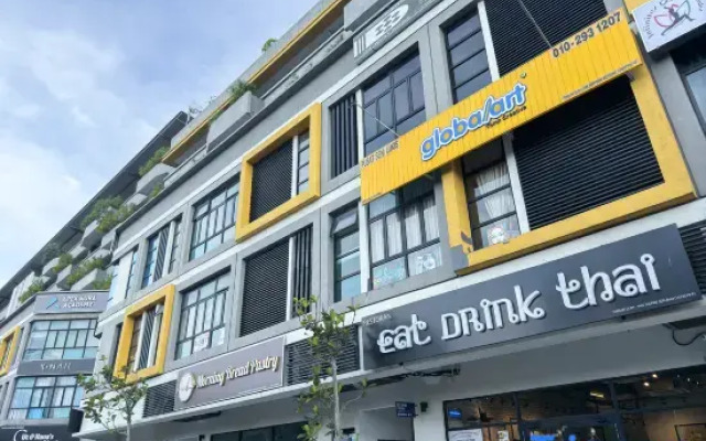 MKH Boulevard 1 by Favspace