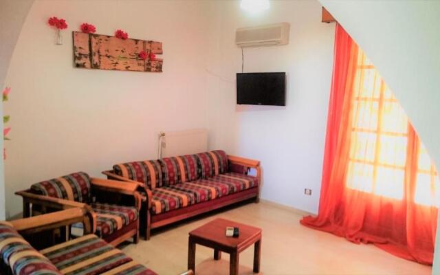 Fouli Studios & Apartments