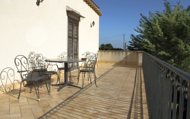 House With 5 Bedrooms in Sciacca, With Furnished Garden - 1 km From th