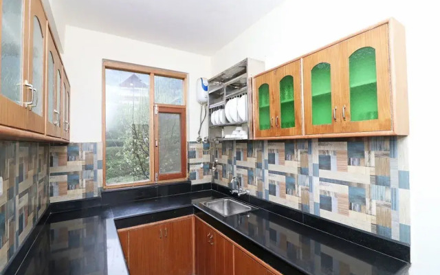 OYO 13697 Home Exotic Hill View Studio Naggar Road