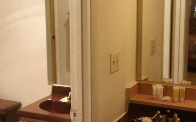 Bonnie Springs Ranch Motel