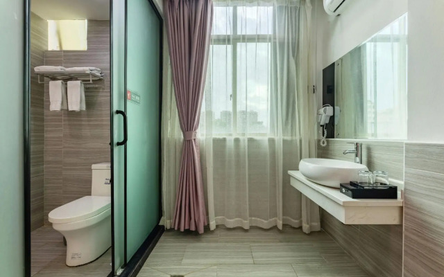 Haikou V8 Chaoman Tour Hotel