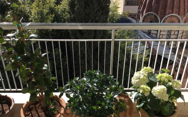 Athens-Plaka, Peter’s beautiful apartment in Temple of Zeus