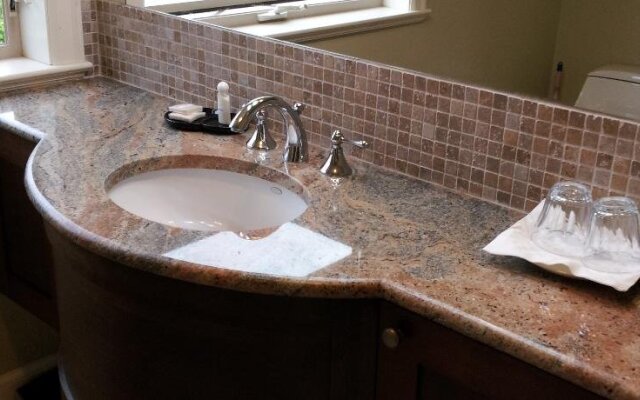 Malahat View Guesthouse