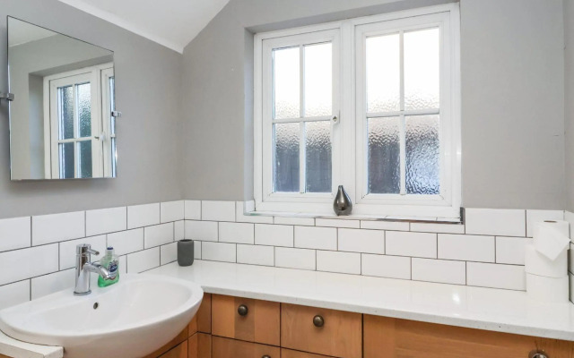 2 Greensleeves, Benhall