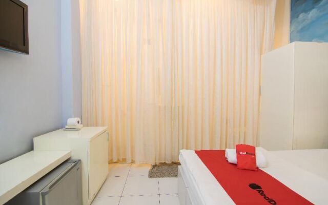 RedDoorz near Gia Dinh Church