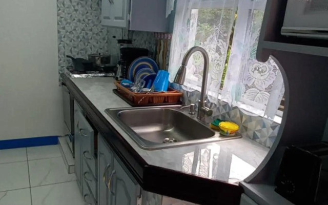 Cozy vacation retreat with free parking