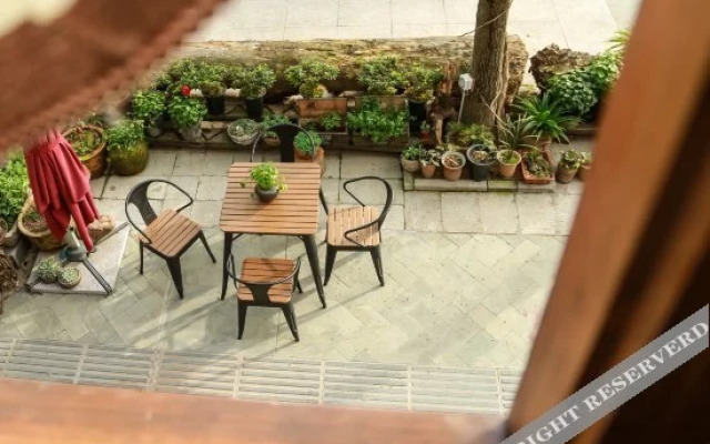 Xiandu Songge Xianrenju Hostel