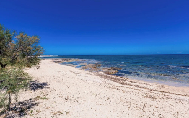 4019 Villetta Biancamare by Barbarhouse