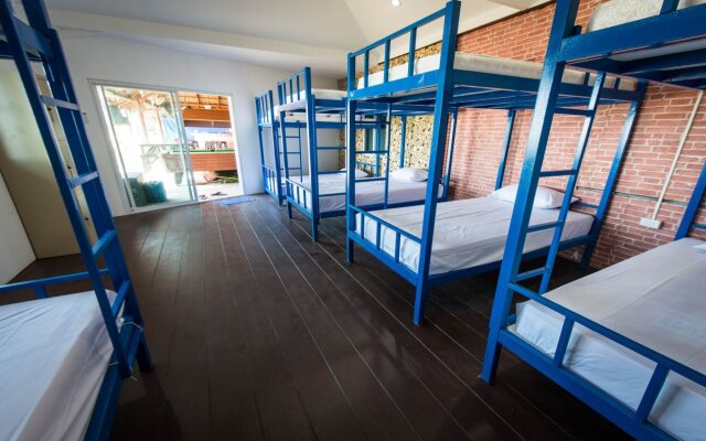 Cancun Beach Hostel - Adults Only