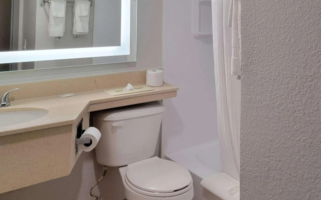 Clarion Inn & Suites and Convention Center