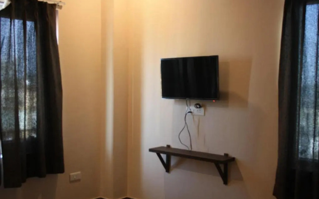 The Glass House Premium