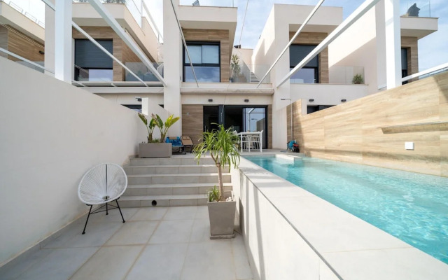 Villa With Private Pool and Whirlpool