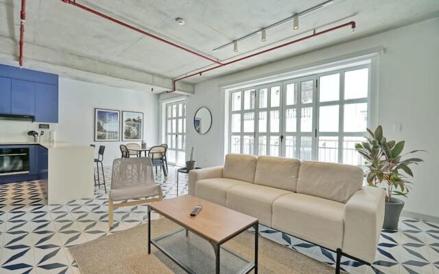 w Spectacular 2BR in Plaza Herrera