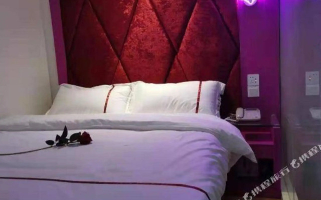 Zhongchao Theme Hotel (Shenzhen Luohu Wenjin Subway Station)