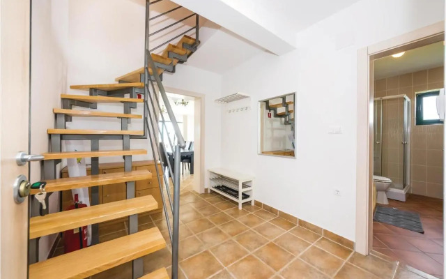 Three-Bedroom Apartment in Privlaka