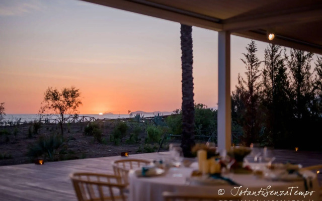 Cumeja - Beach Club & Hotel