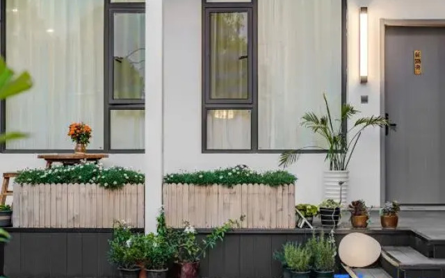 Banyi (Half-One) LakeSide Villa