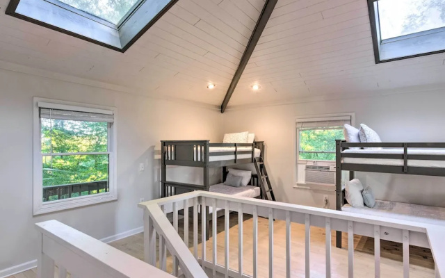 Highlands Home w/ Fireplace, Views, & Trails!