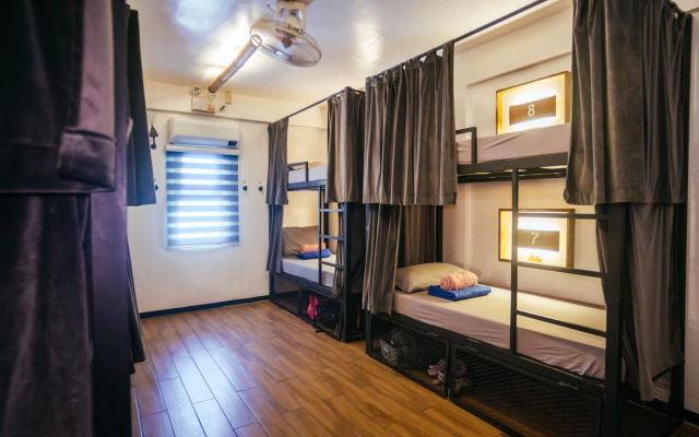 Outpost Beach Hostel - Adults Only