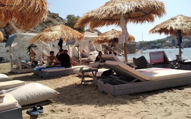 Akti Miaouli Holiday Home
