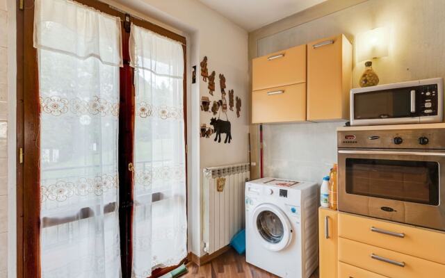Cosy Holiday Home in Baveno with Lake nearby