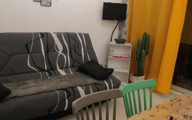 Studio cabine valras plage 300m de la mer