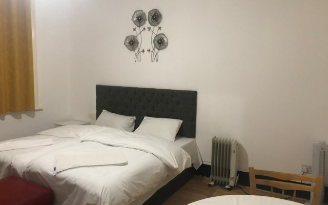 OYO 94 Bricklane Studio Flats